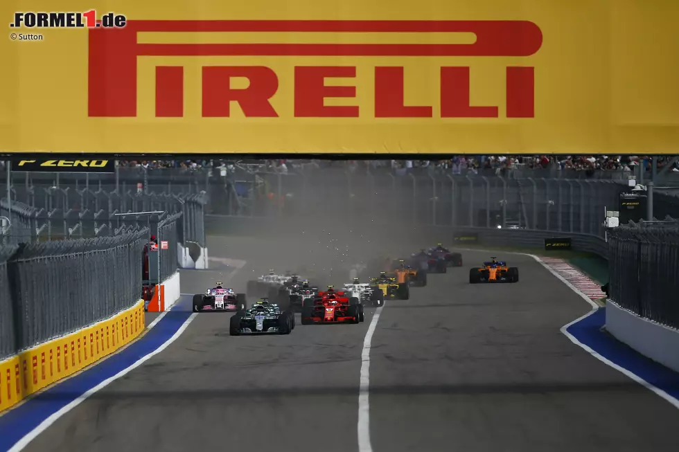 Valtteri Bottas (1): In Sotschi fährt Bottas stets seine besten Rennen. Das war auch dieses Jahr so. Die Pole holte er wegen Hamiltons Fehler. Das Rennen hätte er aber aus eigener Kraft gewonnen. Glauben wir zumindest. Auch wenn er vielleicht vom reinen Speed her nicht konstant schneller war als Hamilton. Foto zur News: Valtteri Bottas (1): In Sotschi fährt Bottas stets seine besten Rennen. Das war auch dieses Jahr so. Die Pole holte er wegen Hamiltons Fehler. Das Rennen hätte er aber aus eigener Kraft gewonnen. Glauben wir zumindest. Auch wenn er vielleicht vom reinen Speed her nicht konstant schneller war als Hamilton.