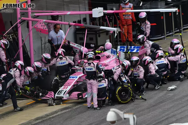 Esteban Ocon (3): Im Qualifying hat Ocon mit vier Zehntel Differenz zu Perez gezeigt, wie viel Speed in ihm steckt. Im Rennen war er nicht zu Außergewöhnlichem unterwegs, aber es wurden auch keine Fehler notiert. Bis zuerst der Boxenstopp in die Hose ging und dann der Öldruck in den Keller fiel. Foto zur News: Esteban Ocon (3): Im Qualifying hat Ocon mit vier Zehntel Differenz zu Perez gezeigt, wie viel Speed in ihm steckt. Im Rennen war er nicht zu Außergewöhnlichem unterwegs, aber es wurden auch keine Fehler notiert. Bis zuerst der Boxenstopp in die Hose ging und dann der Öldruck in den Keller fiel.
