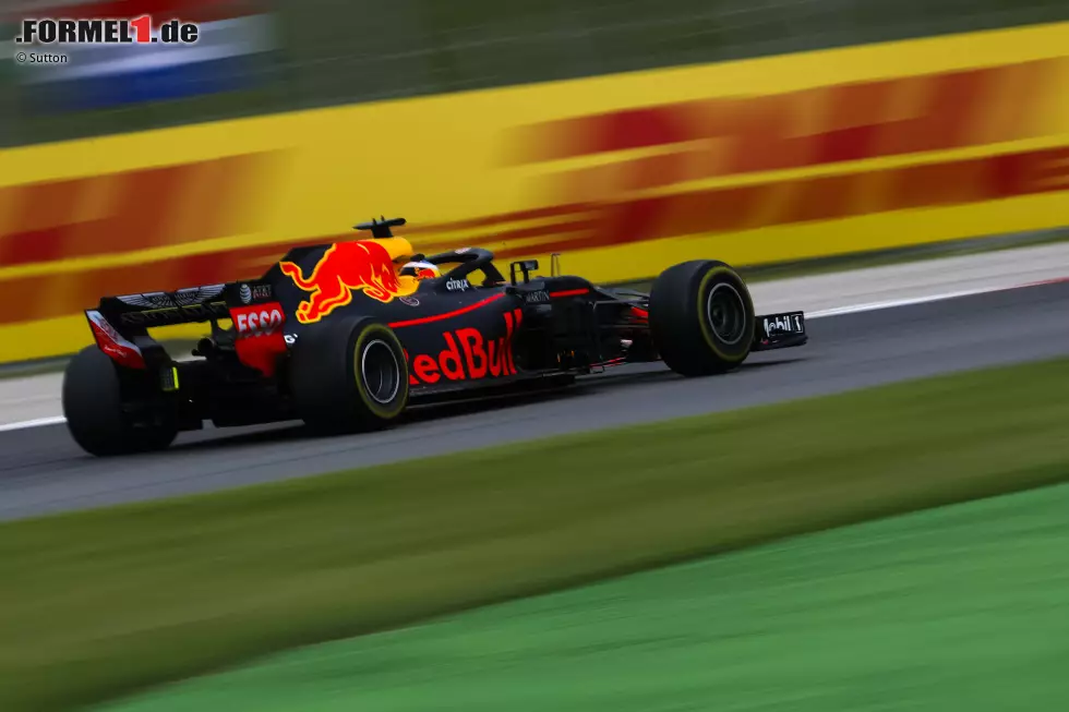 Daniel Ricciardo (4): Vorweg: Auch ohne Dummheiten wäre nicht mehr drin gewesen als der fünfte Platz. Aber der Dreher beim VSC war ganz unnötig, und auch der Fahrfehler am Ende der ersten Safety-Car-Phase passiert einem Fahrer seines Kalibers normalerweise nicht. Das kann der Sonnyboy viel besser. Foto zur News: Daniel Ricciardo (4): Vorweg: Auch ohne Dummheiten wäre nicht mehr drin gewesen als der fünfte Platz. Aber der Dreher beim VSC war ganz unnötig, und auch der Fahrfehler am Ende der ersten Safety-Car-Phase passiert einem Fahrer seines Kalibers normalerweise nicht. Das kann der Sonnyboy viel besser.