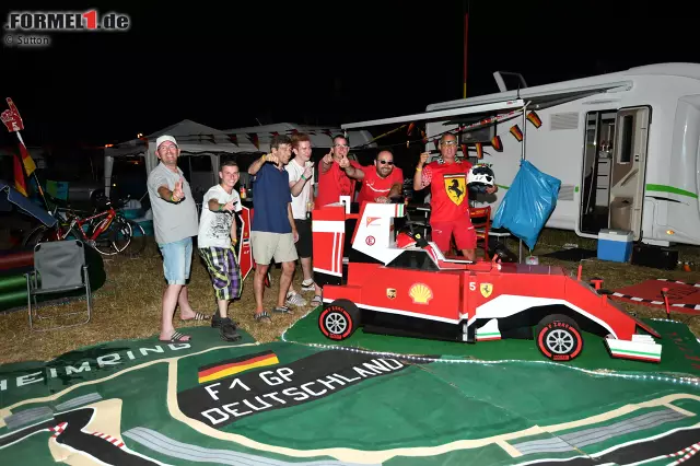 Foto zur News: Nichts könnte charakteristischer für die Formel 1 in Hockenheim sein als der Geruch von Holzkohle und das Schnalzen von Dosenbier-Verschlüssen auf einem Campingplatz ...