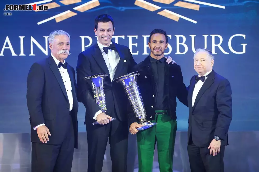 Foto zur News: Formel-1-Boss Chase Carey, Mercedes-Teamchef Toto Wolff, Lewis Hamilton und FIA-Präsident Jean Todt.