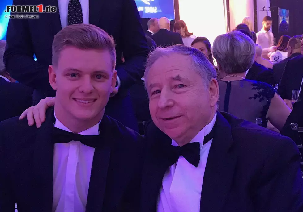 Als letzter Formel-3-Europameister der Geschichte ausgezeichnet: Mick Schumacher mit Jean Todt. Foto zur News: Als letzter Formel-3-Europameister der Geschichte ausgezeichnet: Mick Schumacher mit Jean Todt.