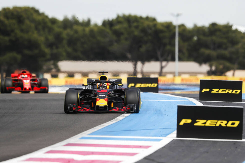 Foto zur News: Daniel Ricciardo (3): Das Delta zu Verstappen erklärt sich wahrscheinlich durch die unterschiedliche Flügeleinstellung. Aber das Set-up kann der Fahrer immer noch selbst bestimmen. Im Rennen hätte er ohne angeschlagene Flügel besser ausgesehen. Die 2 hätte es nur für einen Podestplatz gegeben.