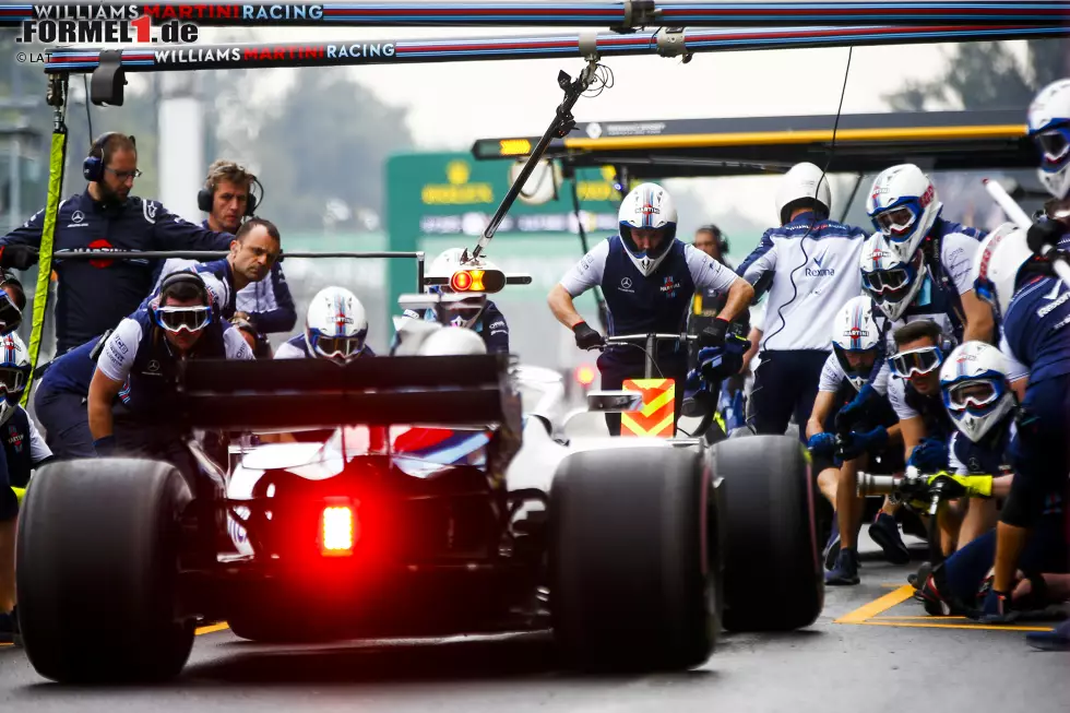 Lance Stroll (4): Ob er dafür was konnte, sei dahingestellt, aber er wurde in Mexiko gleich dreimal zu den Kommissaren zitiert. Das kostete 25.000 Euro. Immerhin: im Qualifying den Teamkollegen geschlagen. Aber letztendlich ein bisschen wenig, ein bisschen farblos. Typisch Stroll, ist man fast schon geneigt zu sagen. Foto zur News: Lance Stroll (4): Ob er dafür was konnte, sei dahingestellt, aber er wurde in Mexiko gleich dreimal zu den Kommissaren zitiert. Das kostete 25.000 Euro. Immerhin: im Qualifying den Teamkollegen geschlagen. Aber letztendlich ein bisschen wenig, ein bisschen farblos. Typisch Stroll, ist man fast schon geneigt zu sagen.