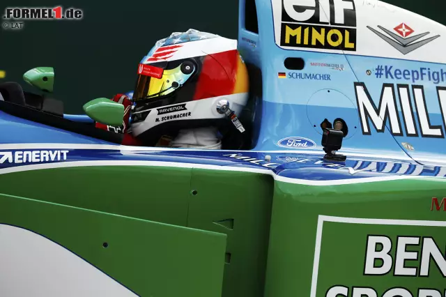 Emotional wird es 2017 in Spa, als Mick Schumacher im alten Benetton seines Vaters eine Demorunde fahren darf. Sein Helm besteht dabei zu 50 Prozent aus seinem eigenen Design und zu 50 Prozent aus dem von Papa Michael. Kein offizielles Rennen zwar, aber trotzdem ein toller Moment ... Foto zur News: Emotional wird es 2017 in Spa, als Mick Schumacher im alten Benetton seines Vaters eine Demorunde fahren darf. Sein Helm besteht dabei zu 50 Prozent aus seinem eigenen Design und zu 50 Prozent aus dem von Papa Michael. Kein offizielles Rennen zwar, aber trotzdem ein toller Moment ...