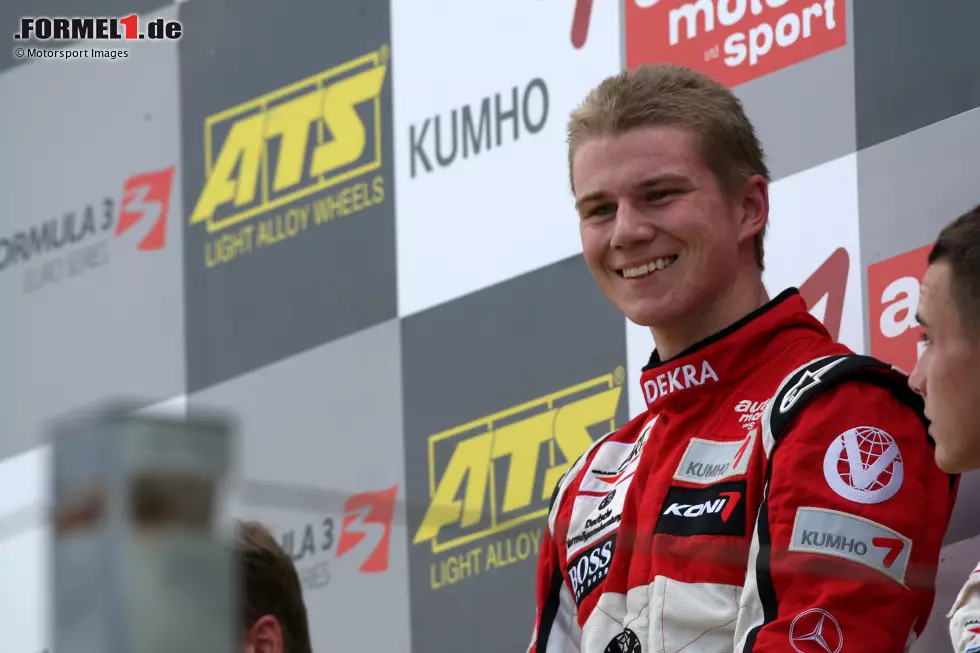 Dazu holt er den zweiten Platz beim Masters in Zandvoort, das er bereits im Vorjahr gewonnen hat. Foto zur News: Dazu holt er den zweiten Platz beim Masters in Zandvoort, das er bereits im Vorjahr gewonnen hat.