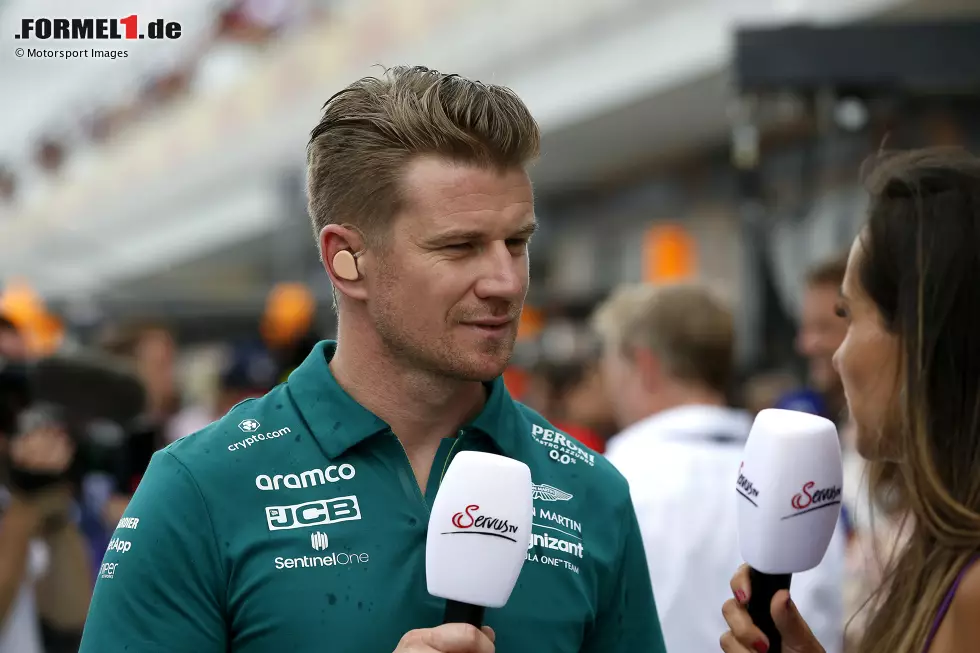 Nach der Saison 2019 verlässt Hülkenberg die Formel 1 - vorläufig. In den kommenden drei Jahren hält er sich mit einem Expertenjob für ServusTV und vereinzelten Einsätzen als Reservepilot für Racing Point/Aston Martin über Wasser. Bei denen kann er durchaus überzeugen, weshalb ... Foto zur News: Nach der Saison 2019 verlässt Hülkenberg die Formel 1 - vorläufig. In den kommenden drei Jahren hält er sich mit einem Expertenjob für ServusTV und vereinzelten Einsätzen als Reservepilot für Racing Point/Aston Martin über Wasser. Bei denen kann er durchaus überzeugen, weshalb ...