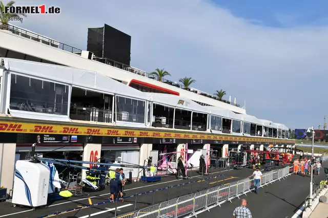 Foto zur News: Lewis Hamilton schwärmt: "Es ist so viel schöner als Magny-Cours, einfach vom ganzen Aufbau - die Organisatoren haben gute Arbeit geleistet. Ich freue mich, dass der Grand Prix hier an einem der schönsten Orte der Welt zu Gast ist."