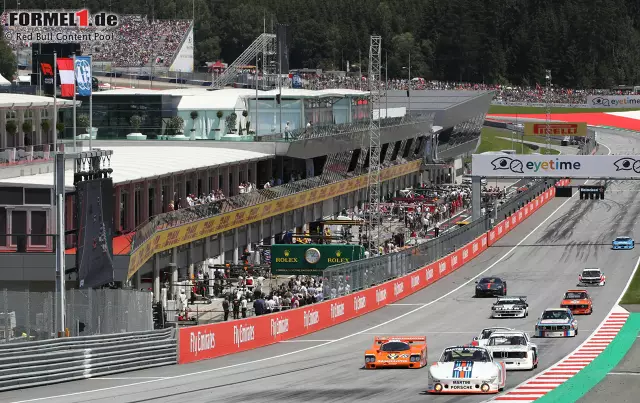 Foto zur News: Bei der Legendenparade im Rahmen des Formel-1-Grand-Prix auf dem Red-Bull-Ring waren zahlreiche Motorsport-Idole mit von der Partie. Niki Lauda, Gerhard Berger und Co. waren in historischen Fahrzeugen aus der Deutschen Rennsport-Meisterschaft unterwegs.