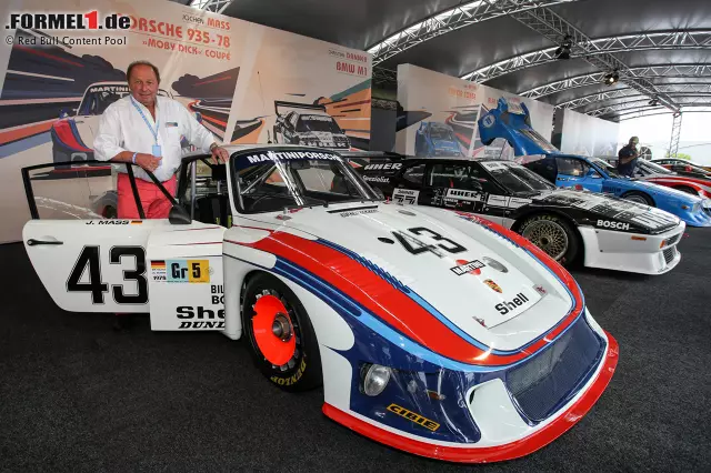 Bei der Legendenparade im Rahmen des Formel-1-Grand-Prix auf dem Red-Bull-Ring waren zahlreiche Motorsport-Idole mit von der Partie. Niki Lauda, Gerhard Berger und Co. waren in historischen Fahrzeugen aus der Deutschen Rennsport-Meisterschaft unterwegs. Foto zur News: Bei der Legendenparade im Rahmen des Formel-1-Grand-Prix auf dem Red-Bull-Ring waren zahlreiche Motorsport-Idole mit von der Partie. Niki Lauda, Gerhard Berger und Co. waren in historischen Fahrzeugen aus der Deutschen Rennsport-Meisterschaft unterwegs.