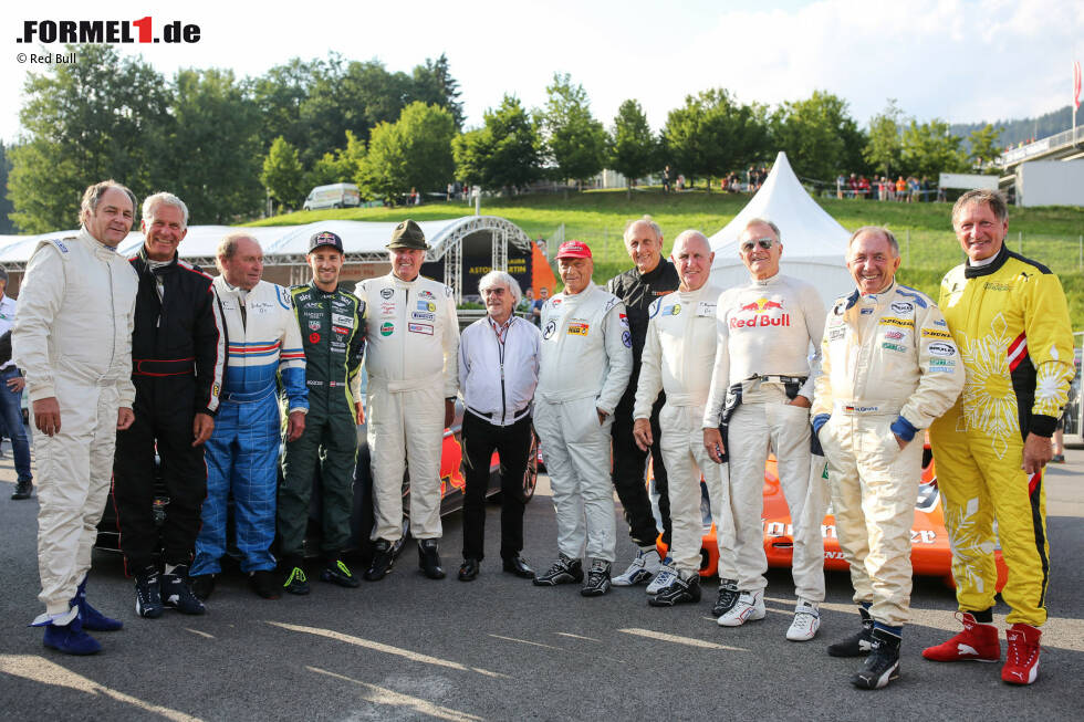 Bei der Legendenparade im Rahmen des Formel-1-Grand-Prix auf dem Red-Bull-Ring waren zahlreiche Motorsport-Idole mit von der Partie. Niki Lauda, Gerhard Berger und Co. waren in historischen Fahrzeugen aus der Deutschen Rennsport-Meisterschaft unterwegs. Bei der Legendenparade im Rahmen des Formel-1-Grand-Prix auf dem Red-Bull-Ring waren zahlreiche Motorsport-Idole mit von der Partie. Niki Lauda, Gerhard Berger und Co. waren in historischen Fahrzeugen aus der Deutschen Rennsport-Meisterschaft unterwegs.