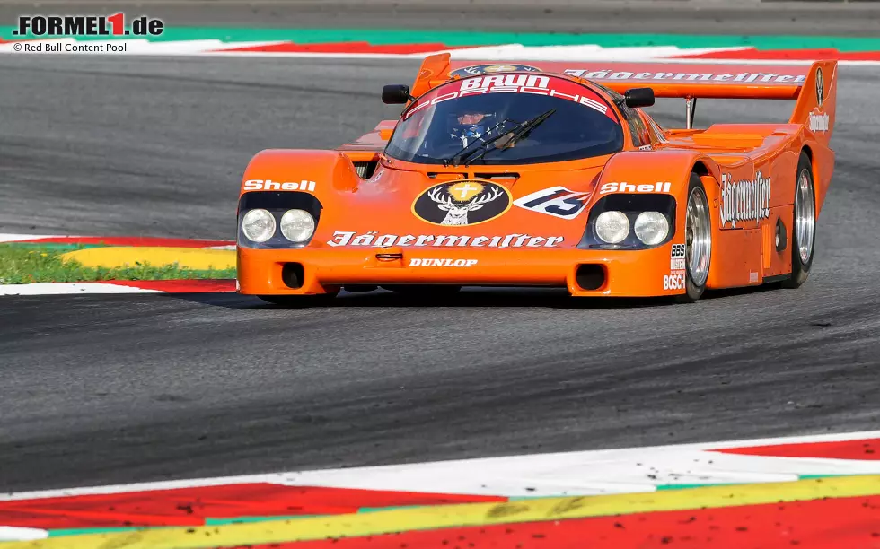 Bei der Legendenparade im Rahmen des Formel-1-Grand-Prix auf dem Red-Bull-Ring waren zahlreiche Motorsport-Idole mit von der Partie. Niki Lauda, Gerhard Berger und Co. waren in historischen Fahrzeugen aus der Deutschen Rennsport-Meisterschaft unterwegs. Foto zur News: Bei der Legendenparade im Rahmen des Formel-1-Grand-Prix auf dem Red-Bull-Ring waren zahlreiche Motorsport-Idole mit von der Partie. Niki Lauda, Gerhard Berger und Co. waren in historischen Fahrzeugen aus der Deutschen Rennsport-Meisterschaft unterwegs.