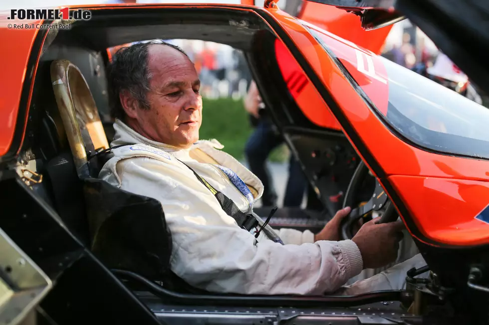 Bei der Legendenparade im Rahmen des Formel-1-Grand-Prix auf dem Red-Bull-Ring waren zahlreiche Motorsport-Idole mit von der Partie. Niki Lauda, Gerhard Berger und Co. waren in historischen Fahrzeugen aus der Deutschen Rennsport-Meisterschaft unterwegs. Foto zur News: Bei der Legendenparade im Rahmen des Formel-1-Grand-Prix auf dem Red-Bull-Ring waren zahlreiche Motorsport-Idole mit von der Partie. Niki Lauda, Gerhard Berger und Co. waren in historischen Fahrzeugen aus der Deutschen Rennsport-Meisterschaft unterwegs.