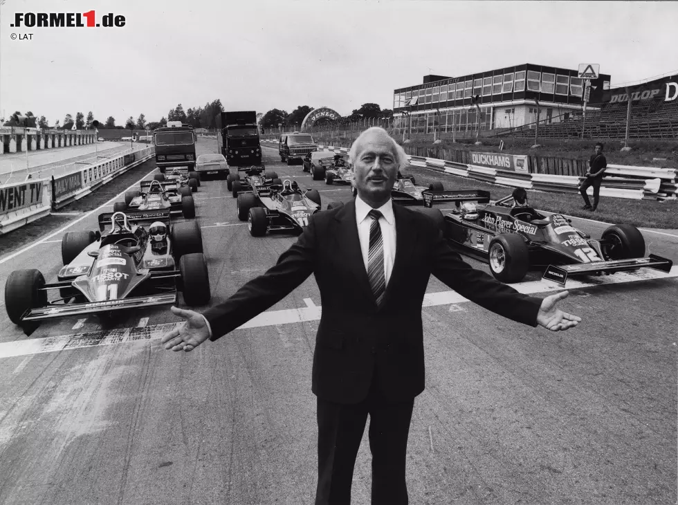 Es war Colin Chapman, der Lotus gegründet und groß gemacht hat. Seine Fahrzeuge haben die Formel 1 im Sturm erobert und seine innovativen Designideen waren gleich mehrfach Wegbereiter neuer Epochen. Hier zeigen wir einige der schönsten und erfolgreichsten Lotus-Modelle in der Formel 1! Foto zur News: Es war Colin Chapman, der Lotus gegründet und groß gemacht hat. Seine Fahrzeuge haben die Formel 1 im Sturm erobert und seine innovativen Designideen waren gleich mehrfach Wegbereiter neuer Epochen. Hier zeigen wir einige der schönsten und erfolgreichsten Lotus-Modelle in der Formel 1!