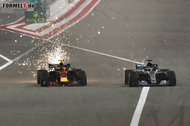 Foto zur News: Kollision zweier Alphatiere: Lewis Hamilton und Max Verstappen kamen sich in Bahrain eingangs Runde zwei zu nahe.