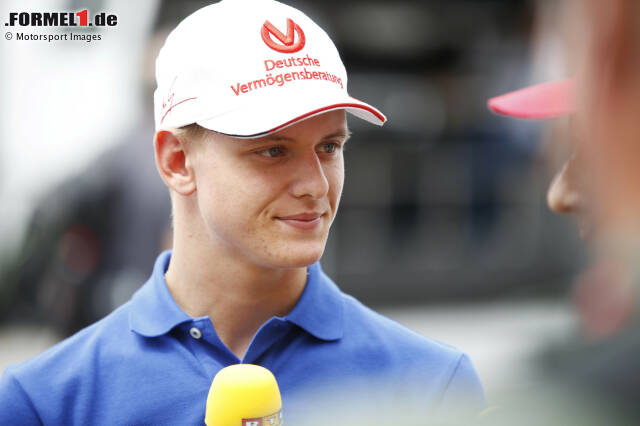 Mick Schumacher tritt langsam aber sicher ins Rampenlicht. Der Sohn des Formel-1-Rekordchampions Michael scheint unaufhaltsam Kurs auf die Königsklasse genommen zu haben ... Mick Schumacher tritt langsam aber sicher ins Rampenlicht. Der Sohn des Formel-1-Rekordchampions Michael scheint unaufhaltsam Kurs auf die Königsklasse genommen zu haben ...