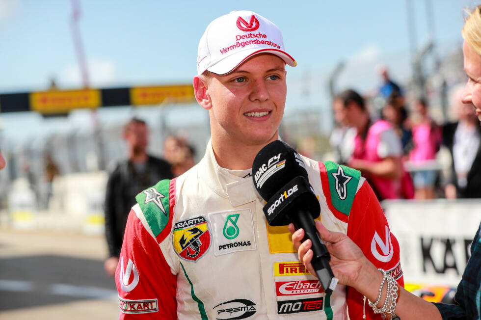 Foto zur News: Zudem ist Schumacher in den Medien immer präsenter und unter anderem als Co-Kommentator bei einem DTM-Rennen im Einsatz.