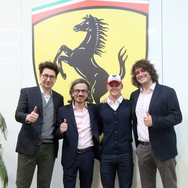 Foto zur News: Zudem legt er als neues Mitglied der Ferrari-Akademie erstmals gezielt die Weichen für die Annäherung an die Formel 1.