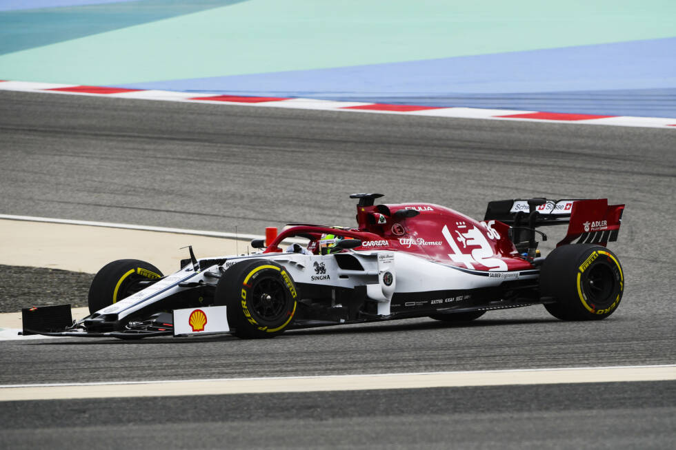 Foto zur News: Schumacher darf gleich noch einmal ran: Tags darauf fährt er ebenfalls in Bahrain den Alfa Romeo C38. Die Ferrari-Akademie macht&#039;s möglich!