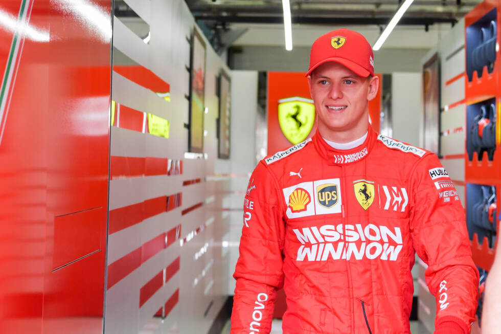 Foto zur News: Etwas mehr als zwölf Jahre nach dem letzten Ferrari-Renneinsatz seines Vaters Michael schlüpft Mick erstmals selbst in einen roten Rennoverall: Ferrari spendiert Schumacher den ersten Formel-1-Test!