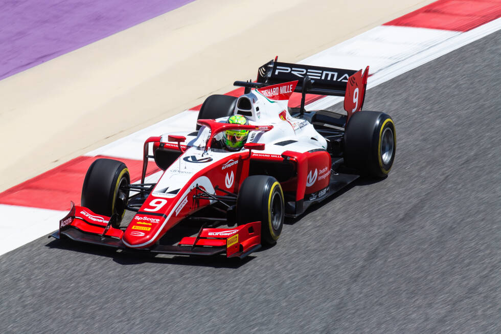Foto zur News: Im März 2019 gibt Schumacher in Bahrain sein Formel-2-Debüt und fährt auf Anhieb in die Punkte.