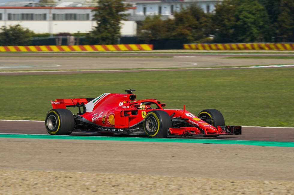 Foto zur News: Im Herbst 2020 unternimmt Schumacher in Fiorano eine Ausfahrt im Ferrari SF71H aus der Saison 2018, um sich auf seine bevorstehende Freitagsfahrt beim Eifel-Grand-Prix am Nürburgring vorzubereiten, aber ...