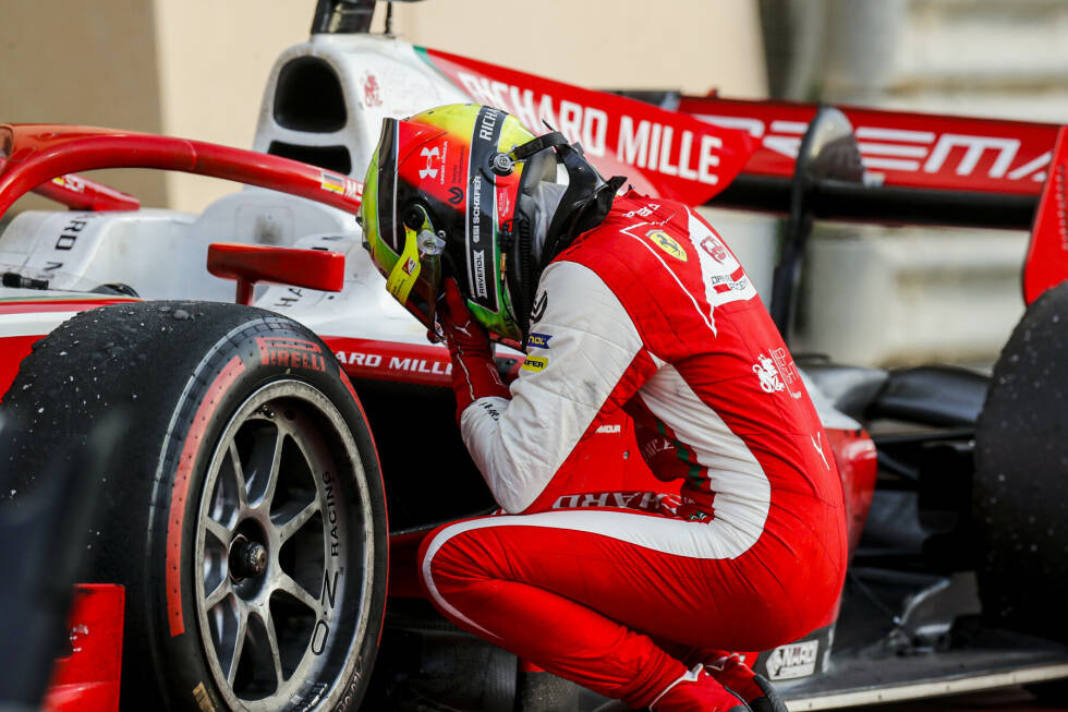 Foto zur News: Den Aufstieg in die Königsklasse schafft Schumacher übrigens standesgemäß als Meister der Formel 2. Aus dem Unterbau der Königsklasse verabschiedet er sich mit dem Titel.