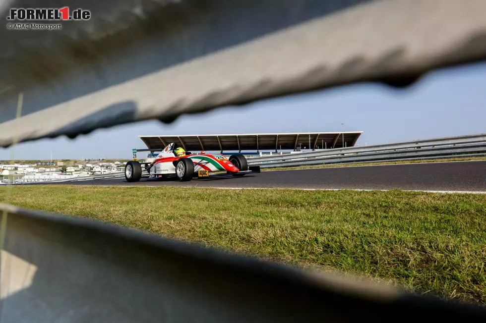 Foto zur News: Schumacher wechselt 2016 innerhalb der Deutschen Formel 4 zu Prema und wird Vizemeister. Parallel bestreitet er auch die Italienische Meisterschaft. Er erreicht ebenfalls Gesamtrang zwei.