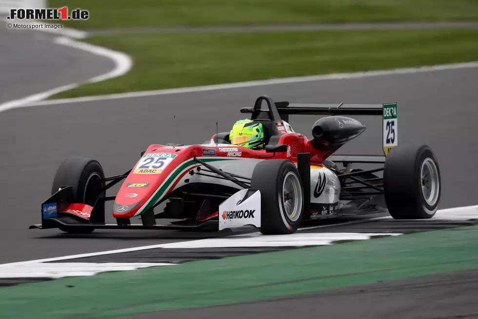 Auf der Rennstrecke geht es in die Formel 3. Schumachers erste Saison bringt mit Platz zwölf in der Gesamtwertung ein solides Ergebnis. Foto zur News: Auf der Rennstrecke geht es in die Formel 3. Schumachers erste Saison bringt mit Platz zwölf in der Gesamtwertung ein solides Ergebnis.