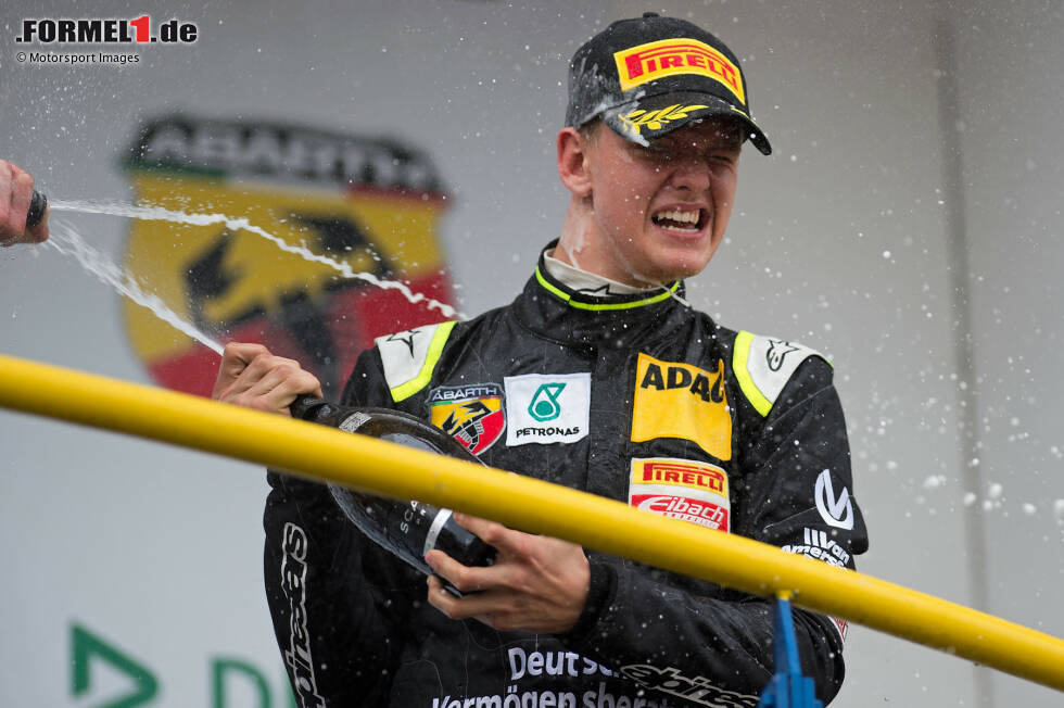 Foto zur News: Er tritt für das Van-Amersfoort-Team in der Deutschen Formel 4 an und schließt das Championat als Zehnter der Gesamtwertung ab. Schumacher feiert zudem seinen ersten Rennsieg.