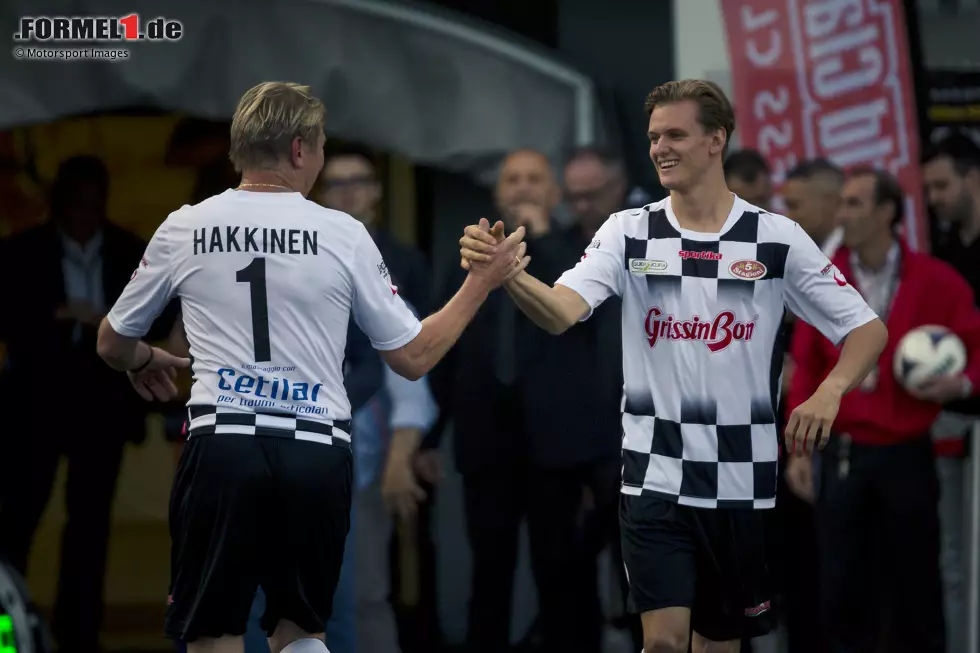 Foto zur News: Beim Fußball kickt Schumacher bei Benefiz-Spielen der Nazionale Piloti längst im Kreise der ganz Großen.