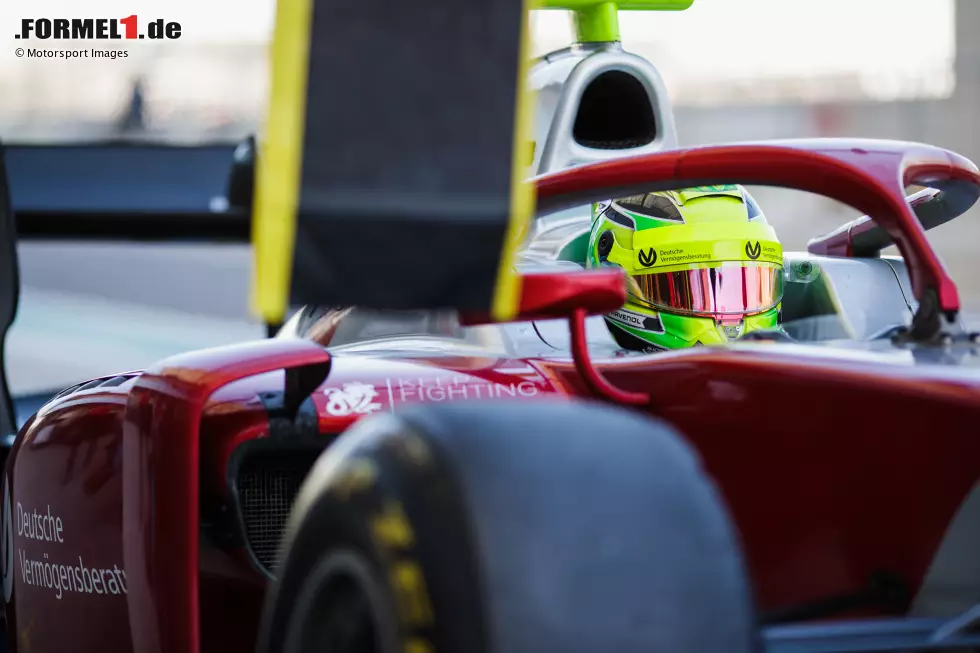 Der nächste Schritt: 2019 Schumacher steigt als Formel-3-Champion in die Formel 2 auf und rückt damit noch näher ans Formel-1-Umfeld. Foto zur News: Der nächste Schritt: 2019 Schumacher steigt als Formel-3-Champion in die Formel 2 auf und rückt damit noch näher ans Formel-1-Umfeld.