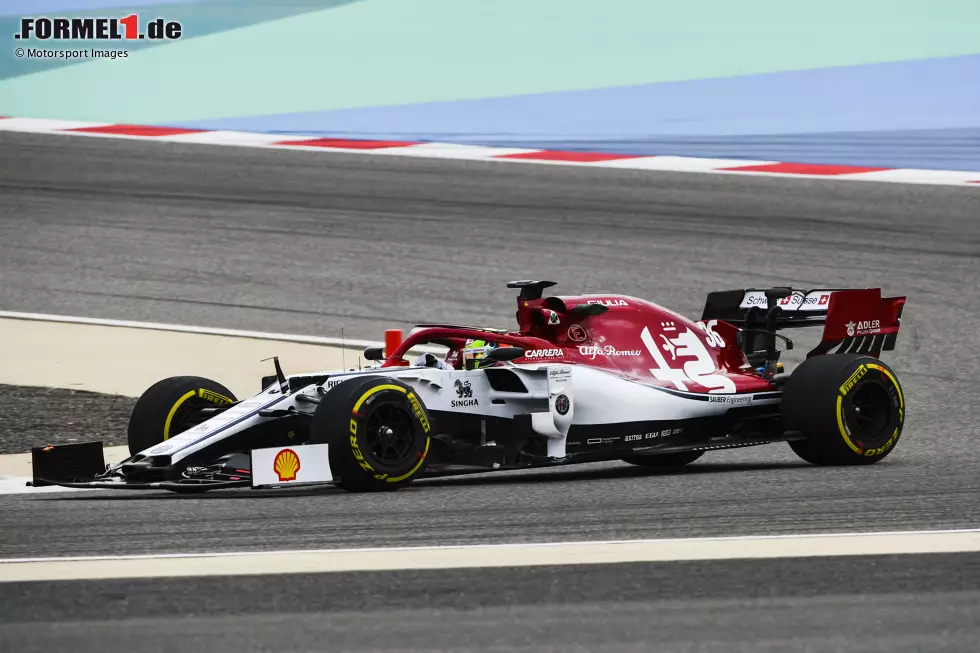 Schumacher darf gleich noch einmal ran: Tags darauf fährt er ebenfalls in Bahrain den Alfa Romeo C38. Die Ferrari-Akademie macht's möglich! Foto zur News: Schumacher darf gleich noch einmal ran: Tags darauf fährt er ebenfalls in Bahrain den Alfa Romeo C38. Die Ferrari-Akademie macht's möglich!
