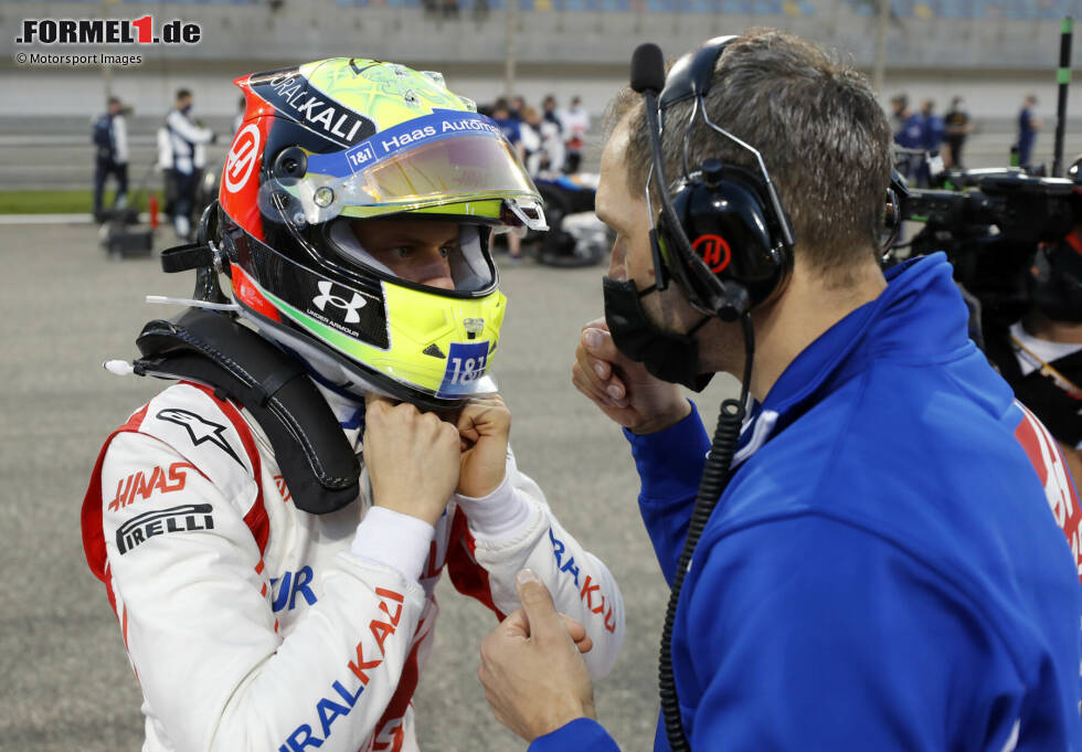 Der Name Schumacher ist zurück in der Formel 1! Seit 2021 geht Mick Schumacher für Haas in der Königsklasse an den Start. Doch bis dahin war es ein langer und harter Weg. Wir blicken zurück ... Der Name Schumacher ist zurück in der Formel 1! Seit 2021 geht Mick Schumacher für Haas in der Königsklasse an den Start. Doch bis dahin war es ein langer und harter Weg. Wir blicken zurück ...