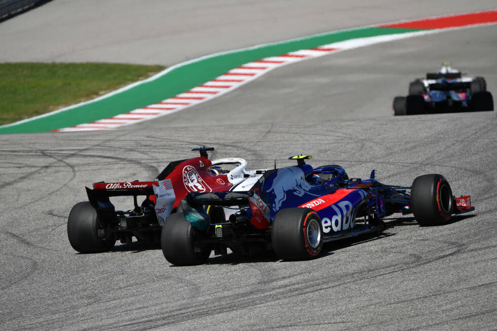 Foto zur News: Pierre Gasly (4): Schwierig zu benoten. Wegen Motorwechsels starteten die Toro Rossos aus der letzten Reihe. Da hatte der Franzose kein Erstrunden-Glück. Anders als Hartley. Und mit einem angeschlagenen Auto konnte er im Rennverlauf keine Akzente setzen.
