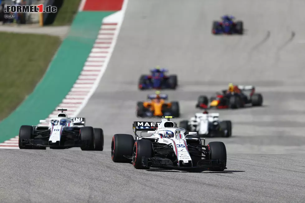 Sergei Sirotkin (4): Ein Weltmeister wird in diesem Leben nicht mehr aus ihm, aber man muss den Russen in Schutz nehmen. Im Qualifying hat er den Teamkollegen geschlagen, sich am Start einigermaßen geschickt angestellt, im Rennen keine groben Dummheiten begangen. Nur der schiere Speed, der fehlt ihm etwas. Foto zur News: Sergei Sirotkin (4): Ein Weltmeister wird in diesem Leben nicht mehr aus ihm, aber man muss den Russen in Schutz nehmen. Im Qualifying hat er den Teamkollegen geschlagen, sich am Start einigermaßen geschickt angestellt, im Rennen keine groben Dummheiten begangen. Nur der schiere Speed, der fehlt ihm etwas.