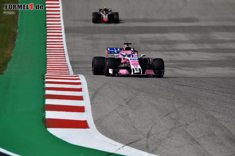 Sergio Perez (3): Der Mexikaner stand das ganze Wochenende in Ocons Schatten. Sein Funkspruch, dass er schneller ist als der Teamkollege und man ihn bitte vorbeiwinken möge, mag inzwischen ein Running Gag sein. Tatsächlich schneller war er trotzdem nicht. Foto zur News: Sergio Perez (3): Der Mexikaner stand das ganze Wochenende in Ocons Schatten. Sein Funkspruch, dass er schneller ist als der Teamkollege und man ihn bitte vorbeiwinken möge, mag inzwischen ein Running Gag sein. Tatsächlich schneller war er trotzdem nicht.