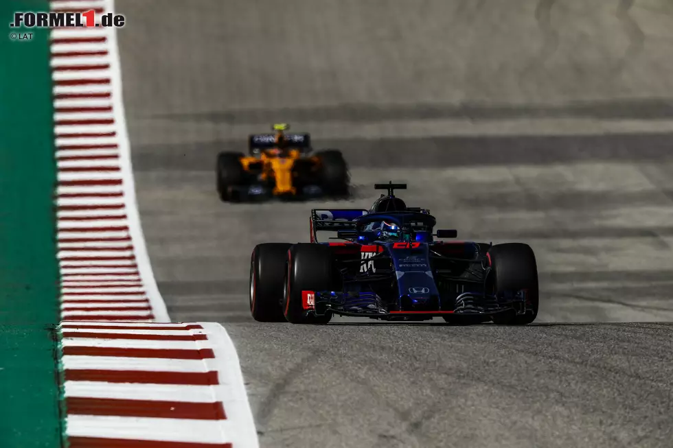Brendon Hartley (3): Würde er jedes Wochenende so fahren, wäre sein Toro-Rosso-Cockpit nicht in Gefahr. Hartley ging eine ordentliche Rennpace und wurde dafür mit zwei Punkten belohnt. Nicht die Glanztat eines zukünftigen Red-Bull-Fahrers. Aber das, was man von einem Toro-Rosso-Piloten erwarten kann. Foto zur News: Brendon Hartley (3): Würde er jedes Wochenende so fahren, wäre sein Toro-Rosso-Cockpit nicht in Gefahr. Hartley ging eine ordentliche Rennpace und wurde dafür mit zwei Punkten belohnt. Nicht die Glanztat eines zukünftigen Red-Bull-Fahrers. Aber das, was man von einem Toro-Rosso-Piloten erwarten kann.