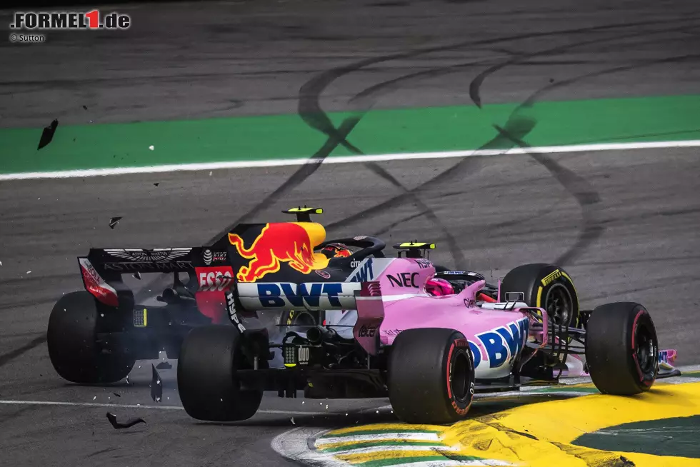 Foto zur News: Esteban Ocon (6): Darüber gibt&#039;s keine zwei Meinungen: Ein Überrundeter darf gegen den Führenden nicht so attackieren! Ocon ist (fast) immer dabei, wenn irgendwo die Fetzen fliegen. Verständlich, fährt er doch gerade um seine Karriere. Schwacher Trost: Punkte hätte er auch ohne den Crash nicht geholt.