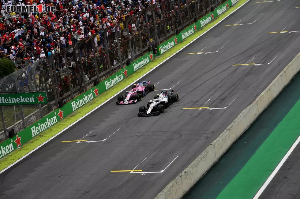 Foto zur News: Sergei Sirotkin (4): Für die Möglichkeiten, die der Russe hat, war das ein ordentliches Wochenende. Zuerst schlug er Stroll im Qualifying, dann blieb er auch im Rennen vor dem höher eingeschätzten Kanadier. Mehr kann man von Sirotkin nicht erwarten.