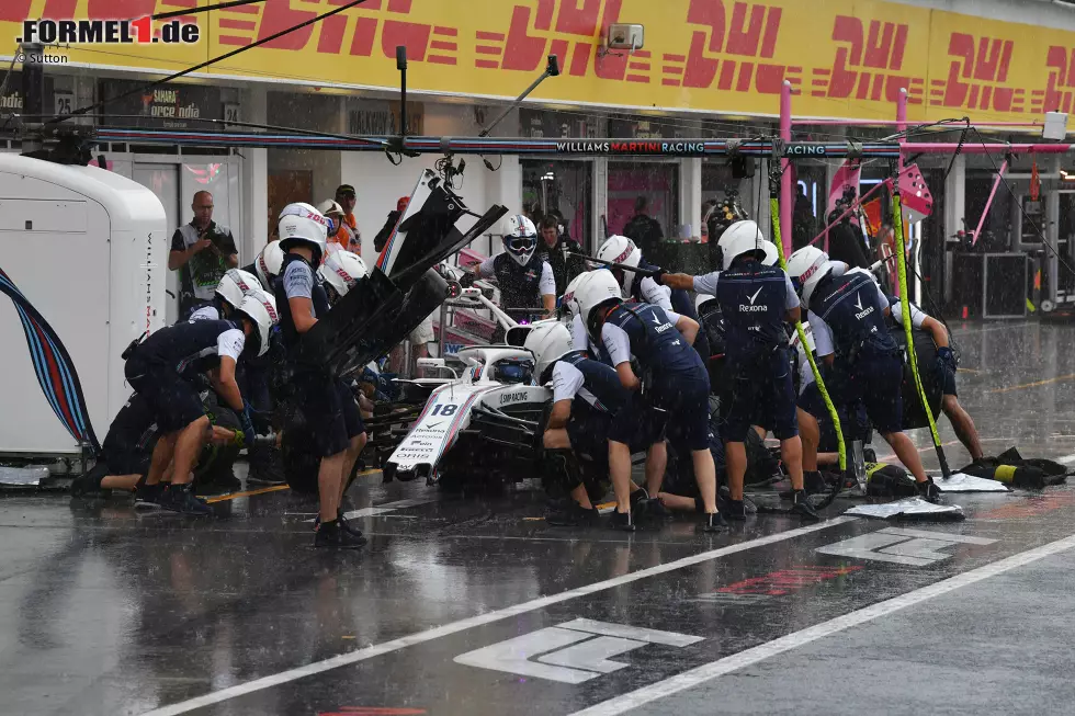 Foto zur News: Lance Stroll (5): Weil Williams nur einen neuen Frontflügel pro Auto hatte, durften die Piloten auf keinen Fall crashen. Doch genau das tat der Kanadier in Q2 und ruinierte sich sein gutes Qualifying, weil er dank des neuen Flügels aus der Boxengasse starten musste. In Ungarn der Todesstoß!