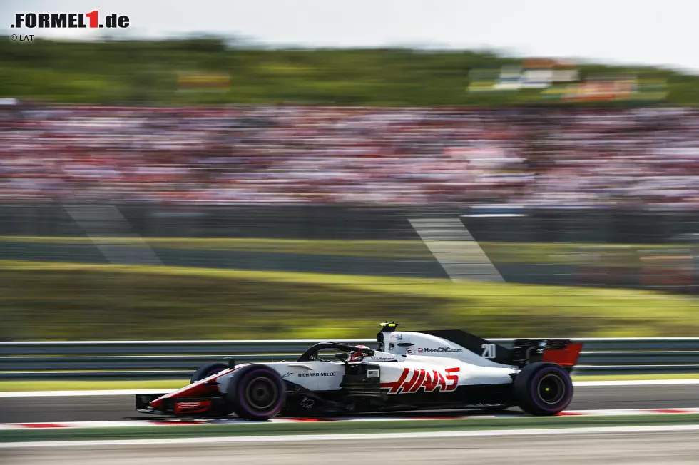 Kevin Magnussen (2): Der Däne mausert sich teamintern zum Führungsfahrer. Mit einem starken Start legte er den Grundstein für ein weiteres solides Ergebnis und hat damit gegenüber Günther Steiner gute Argumente gesammelt, wenn der in der Pause über die Fahrerpaarung für 2019 nachdenkt. Foto zur News: Kevin Magnussen (2): Der Däne mausert sich teamintern zum Führungsfahrer. Mit einem starken Start legte er den Grundstein für ein weiteres solides Ergebnis und hat damit gegenüber Günther Steiner gute Argumente gesammelt, wenn der in der Pause über die Fahrerpaarung für 2019 nachdenkt.