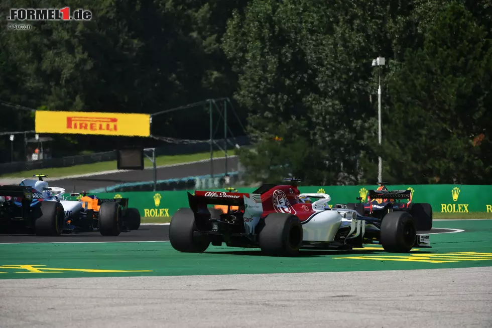 Marcus Ericsson (5): Zwar war der Schwede im Qualifying besser als Teamkollege Leclerc, doch dass er in der ersten Kurve über Daniel Ricciardo rumpelte und nach einem weiteren Ausritt in Kurve 2 dem Feld hinterherfahren musste, war absolut unnötig. Foto zur News: Marcus Ericsson (5): Zwar war der Schwede im Qualifying besser als Teamkollege Leclerc, doch dass er in der ersten Kurve über Daniel Ricciardo rumpelte und nach einem weiteren Ausritt in Kurve 2 dem Feld hinterherfahren musste, war absolut unnötig.