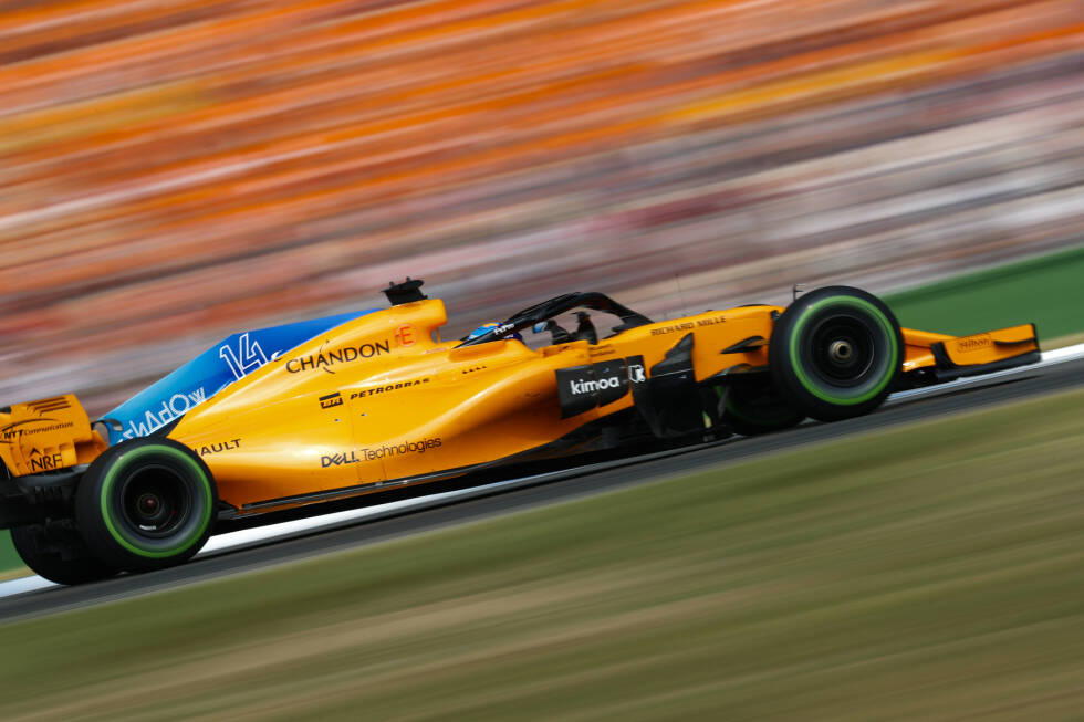 Foto zur News: Fernando Alonso (3): Dass er Hamilton quasi vorbeigewunken hat, hat uns nicht gefallen, war aber aus seiner Sicht verständlich. Alonso holt das aus dem Auto, was geht, lag aber trotzdem außerhalb der Punkte, als sein Reifenpoker in die Hose ging. Und das Abstellen eine Runde vor Schluss ist immer albern.