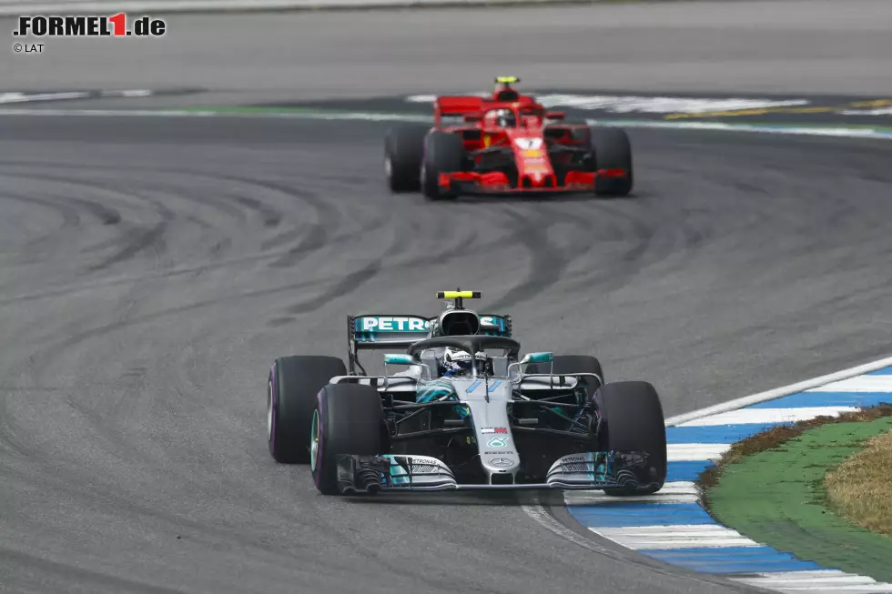 Valtteri Bottas (2): Mercedes weiß schon, warum man den Vertrag mit ihm verlängert hat. Bottas fuhr ein blitzsauberes Rennen und sicherte seinem Team den Doppelsieg ohne zu Murren. Für eine 1 hätte er die Attacke gegen Hamilton erfolgreich gestalten müssen, um selbst Nutznießer der Stallregie zu sein. Foto zur News: Valtteri Bottas (2): Mercedes weiß schon, warum man den Vertrag mit ihm verlängert hat. Bottas fuhr ein blitzsauberes Rennen und sicherte seinem Team den Doppelsieg ohne zu Murren. Für eine 1 hätte er die Attacke gegen Hamilton erfolgreich gestalten müssen, um selbst Nutznießer der Stallregie zu sein.