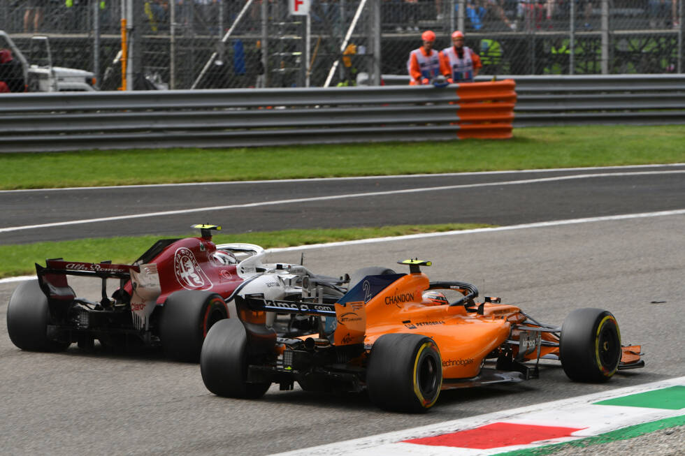 Foto zur News: Stoffel Vandoorne (4): Wieder Letzter im Qualifying, wieder von Alonso geschlagen: Es hat schon seine Gründe, dass der Belgier keinen neuen McLaren-Vertrag erhält. Die Leistung im Rennen war dann etwas besser, aber auch nicht mehr.