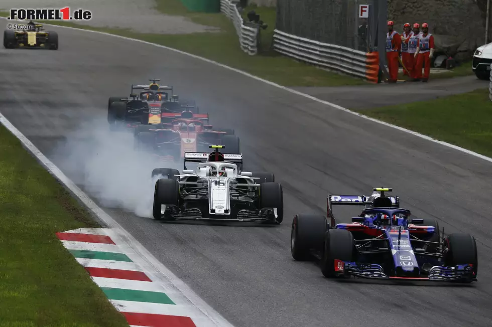 Charles Leclerc (3): Angeblich soll er seit Samstagabend als Ferrari-Fahrer 2019 feststehen. Dafür war das ein bisschen dünn. Leclerc hatte seinen Teamkollegen in Monza im Griff, aber aus dem erhofften Top-10-Ergebnis wurde nichts. Foto zur News: Charles Leclerc (3): Angeblich soll er seit Samstagabend als Ferrari-Fahrer 2019 feststehen. Dafür war das ein bisschen dünn. Leclerc hatte seinen Teamkollegen in Monza im Griff, aber aus dem erhofften Top-10-Ergebnis wurde nichts.