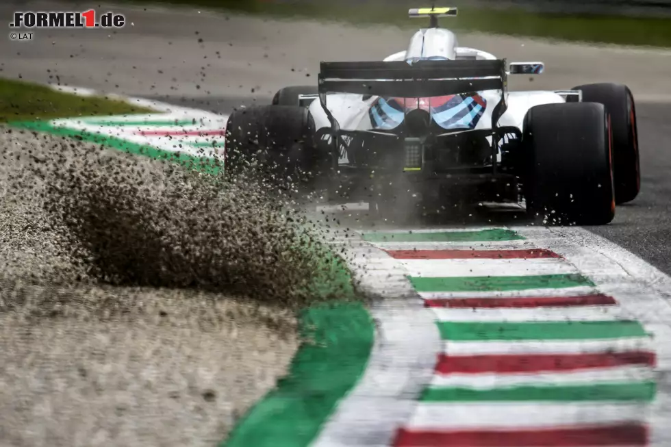 Sergei Sirotkin (3): Unsere Stammleser wissen, dass wir den Russen nicht für einen Weltmeister von morgen halten. Und der Fehler, im Quali zu vergessen, die Bremsbalance zu verstellen, darf einem Formel-1-Fahrer auch nicht passieren. Ansonsten war das eine seiner besseren Leistungen. Da holen wir auch mal eine (gnädige) Drei raus. Foto zur News: Sergei Sirotkin (3): Unsere Stammleser wissen, dass wir den Russen nicht für einen Weltmeister von morgen halten. Und der Fehler, im Quali zu vergessen, die Bremsbalance zu verstellen, darf einem Formel-1-Fahrer auch nicht passieren. Ansonsten war das eine seiner besseren Leistungen. Da holen wir auch mal eine (gnädige) Drei raus.