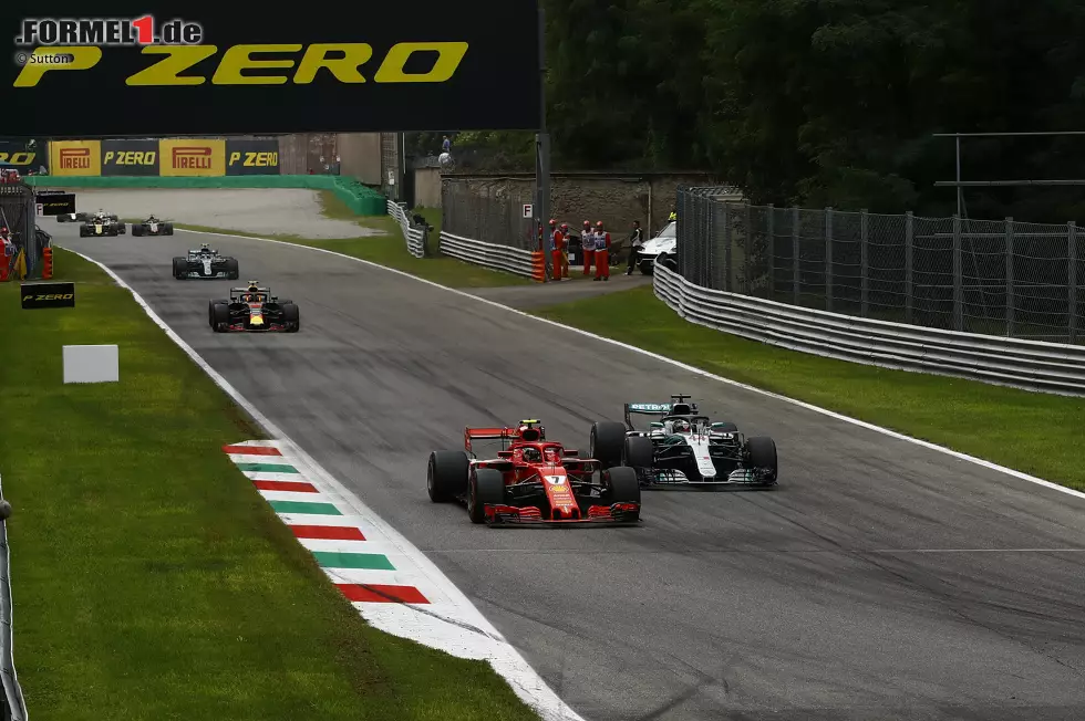Kimi Räikkönen (2): Note 1 für die Pole, trotz Windschatten-Glück. Note 1 auch für das Manöver gegen Hamilton beim Re-Start. Und für den Speed bis zum Boxenstopp. Nicht so toll war, dass er die Reifen zu stark strapaziert hat. Und dass er sich gegen Hamilton - auch für seinen Teamkollegen - nicht mehr gewehrt hat. Foto zur News: Kimi Räikkönen (2): Note 1 für die Pole, trotz Windschatten-Glück. Note 1 auch für das Manöver gegen Hamilton beim Re-Start. Und für den Speed bis zum Boxenstopp. Nicht so toll war, dass er die Reifen zu stark strapaziert hat. Und dass er sich gegen Hamilton - auch für seinen Teamkollegen - nicht mehr gewehrt hat.