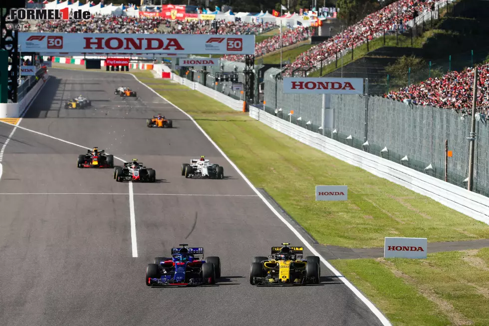 Foto zur News: Carlos Sainz (3): Schwer zu sagen, wie gut oder schlecht der Renault in dieser Phase der Saison noch ist. Die Fahrer, die er hinter sich lassen konnte, hat er hinter sich gelassen. Aber es war dann auch nicht mehr als das.